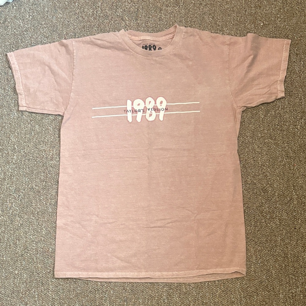 Taylor Swift Unisex 1989TV Graphic Tee in Light Pink